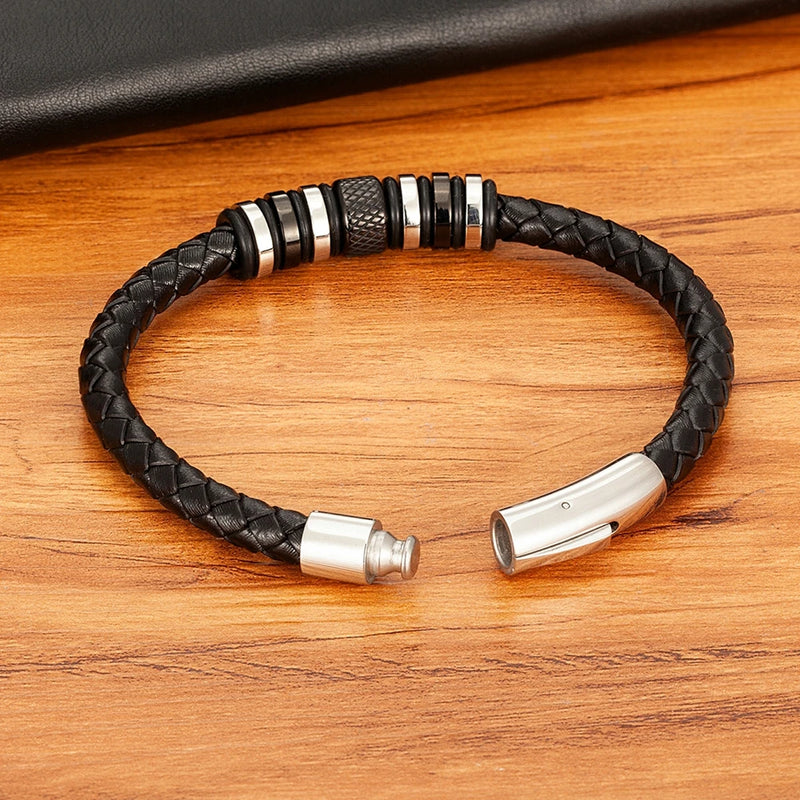 Pulseira Masculina Trançada com Detalhes Sofisticados