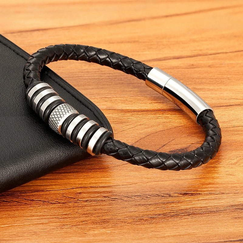 Pulseira Masculina Trançada com Detalhes Sofisticados